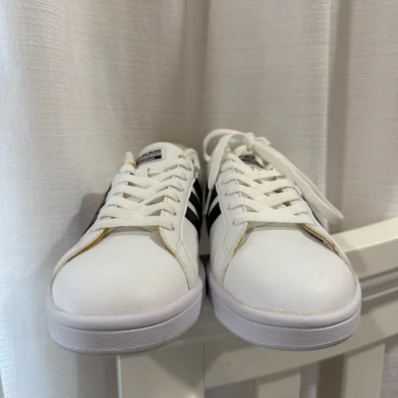 NWOB Adidas Women's White and Black Athletic Shoes grand court sneakers - Picture 4 of 7